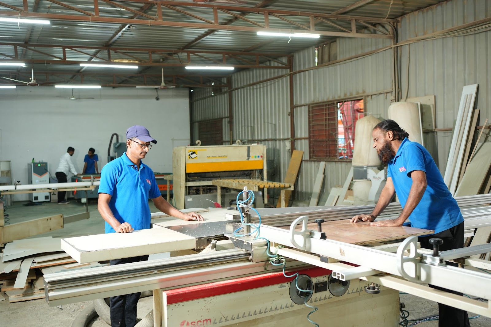 Panel saw cutting boards at the AS9 factory